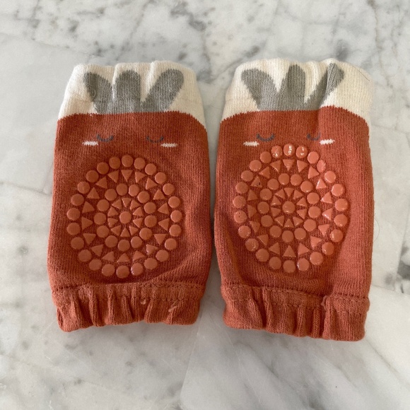 (FREE with bundle purchase) Baby knee pads - Picture 1 of 3